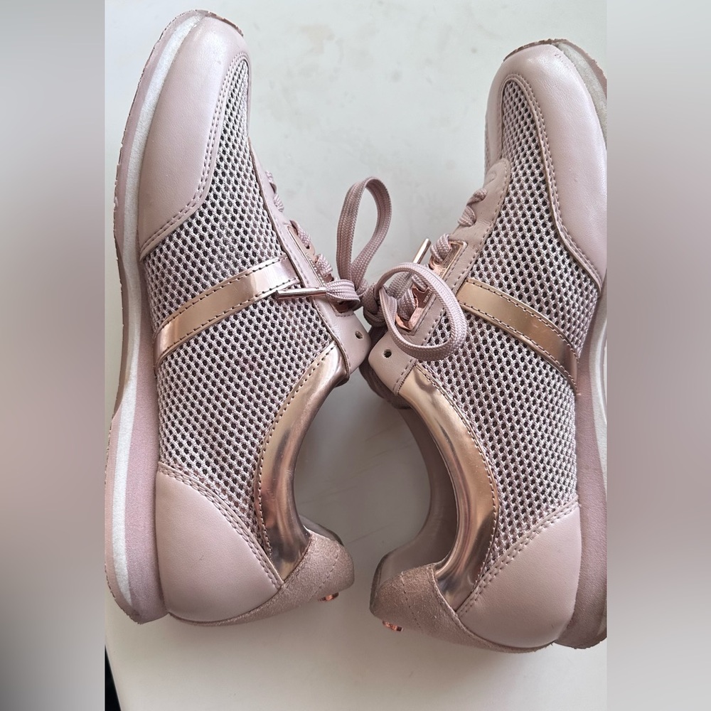 MICHAEL KORS MK MAGGIE TRAINER SNEAKERS SZ:7 PINK BLUSH ROSE GOLD WOMENS - Picture 4 of 10